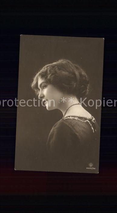 Foto RPH Nr. 4495/96 Frau Perlenkette