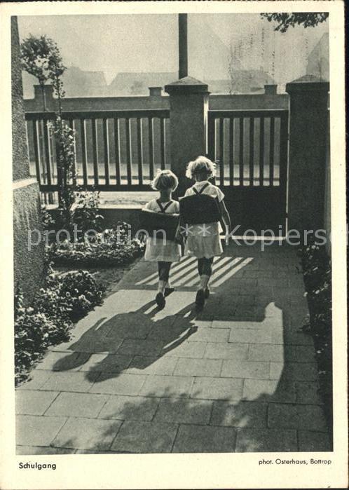 Schule School Ecole Escuela Scuola-- Kinder Schulgang Foto-Osterhaus
