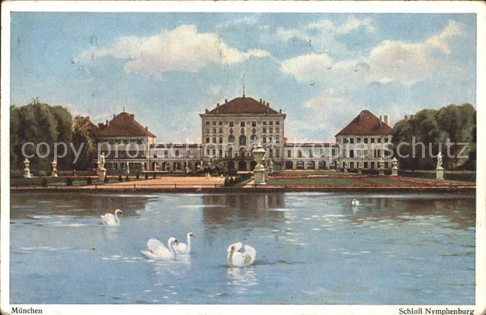 Muenchen Bayern Schloss Nymphenburg Schwaene
