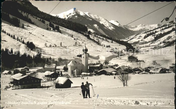 Saalbach-Hinterglemm Skilift Skifahrer Zwoelferkogel