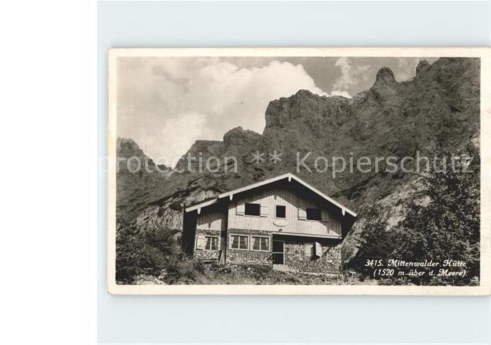 Mittenwald Bayern Mittenwalder Huette Berghuette im Karwendel