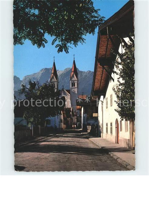 Telfs Tirol Partie an der Kirche mit Hohe Munde Mieminger Kette
