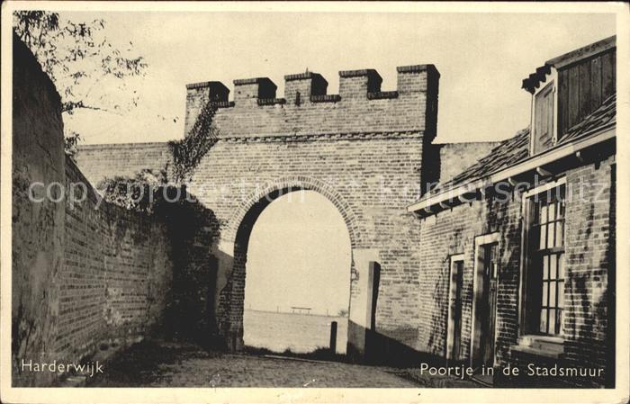 Harderwijk Poortje in de Stadsmuur