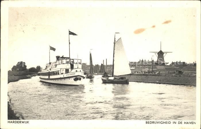 Harderwijk Bedrijvigheid in de Haven Schiff Segelboot