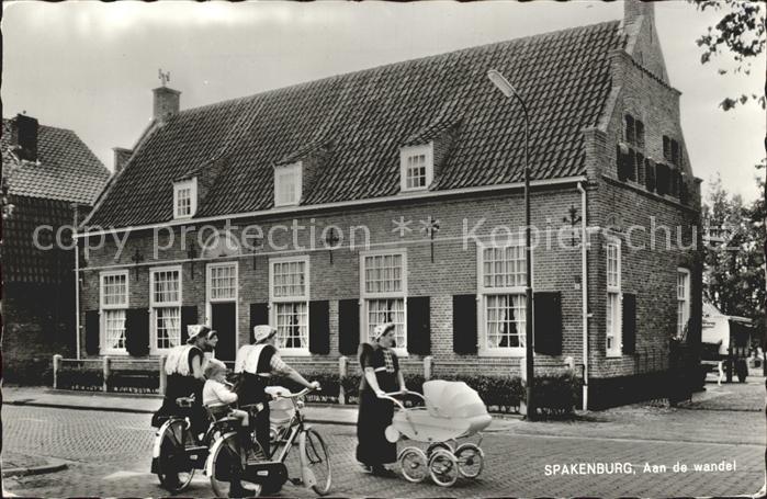 Spakenburg Aan de wandel Trachten Kinderwagen