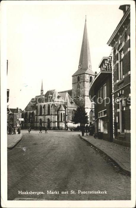Haaksbergen Markt met St Pancratiuskerk Kirche