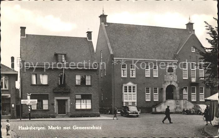 Haaksbergen Markt met Gemeentehuis