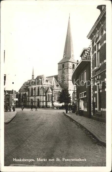 Haaksbergen Markt met St Pancratiuskerk Kirche