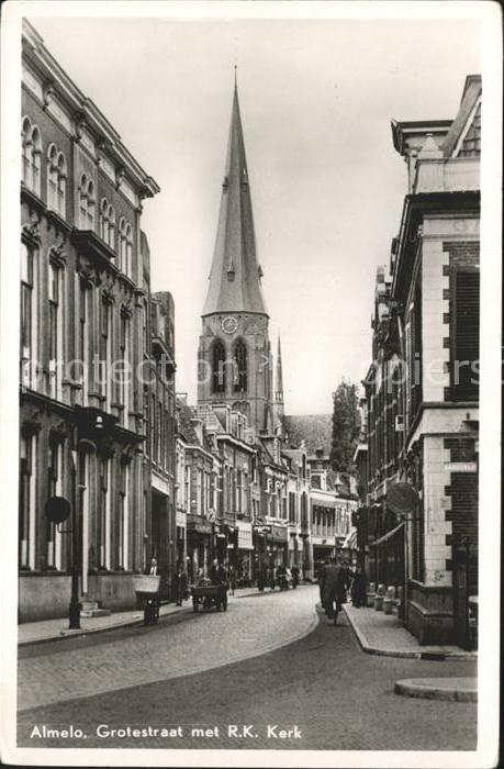 Almelo Grotestraat met RK Kerk Kirche