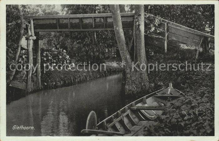 Giethoorn Kahn Wasserstrasse Holzbruecke