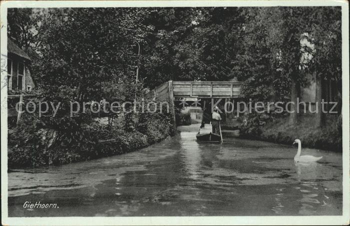 Giethoorn Wasserstrasse Kahn Schwan