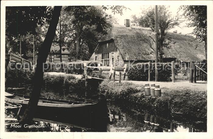 Giethoorn Teilansicht Wasserstrasse Kahn