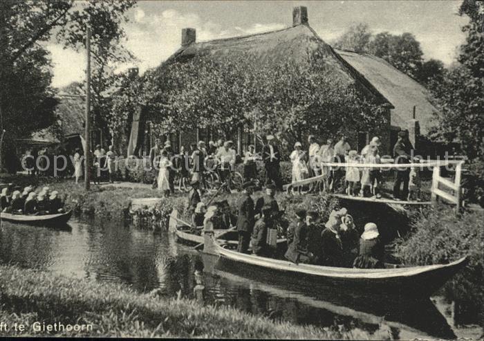Giethoorn Kahnfahrt Wasserstrasse