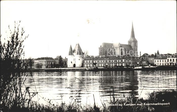 Kampen Niederlande Gezicht met Koornmarktspoort Kerk
