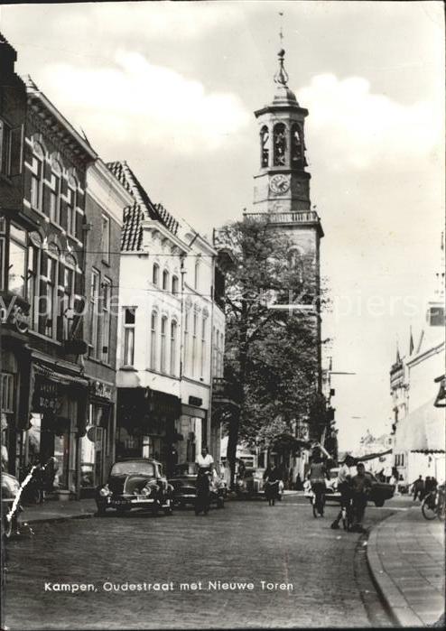 Kampen Niederlande Oudestraat met Nieuwe Toren