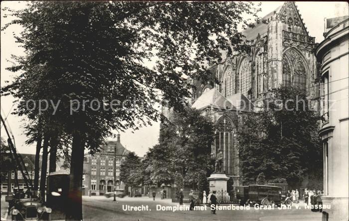 Utrecht Domplein met Standbeeld Graaf Jan van Nassau