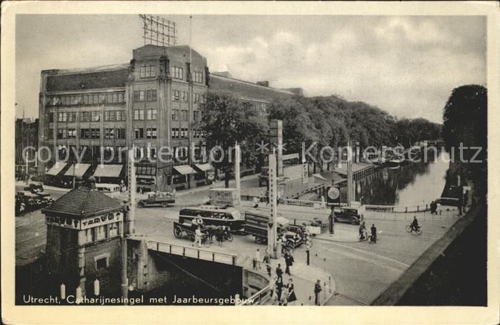 Utrecht Cathearijnesingel met Jaarbeursgebouw