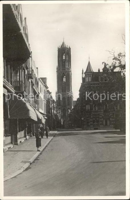 Utrecht Zadelstraat met Domtoren