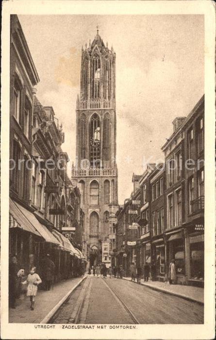 Utrecht Zadelstraat met Domtoren