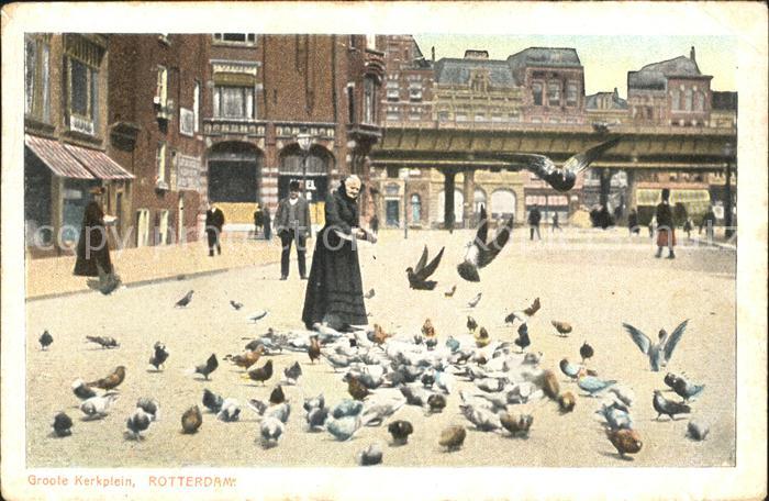 Rotterdam Groote Kerkplein Taubenfuetterung