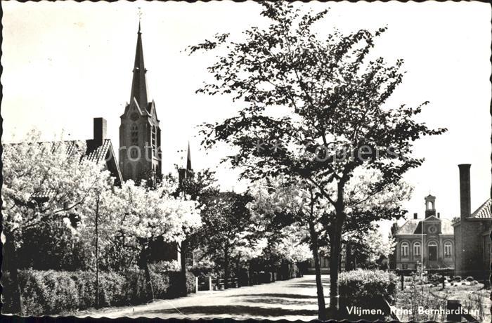 Vlijmen Prins Bernhardlaan Kirchturm Baumbluete