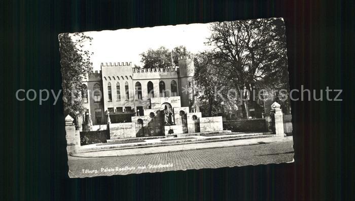 Tilburg Paleis Raadhuis met Standbeeld