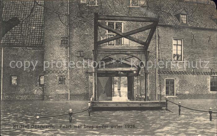 Doorwerth Kasteel Poort met brug onder water