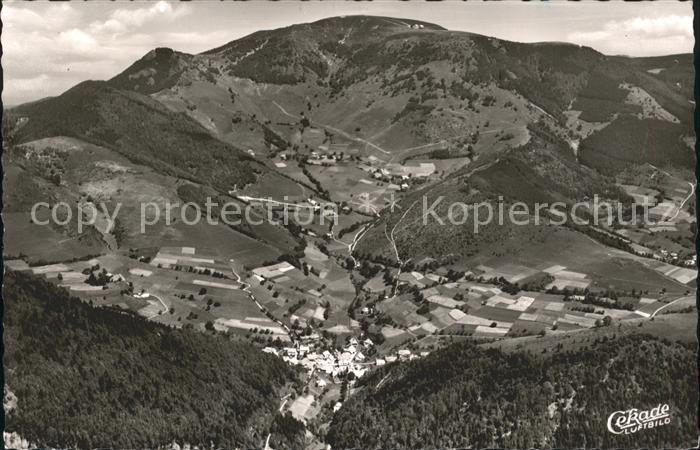 Neuenweg mit dem Belchen Schwarzwald Fliegeraufnahme