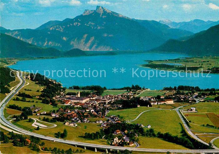 Mondsee Salzkammergut Fliegeraufnahme mit Schaftberg Autobahn
