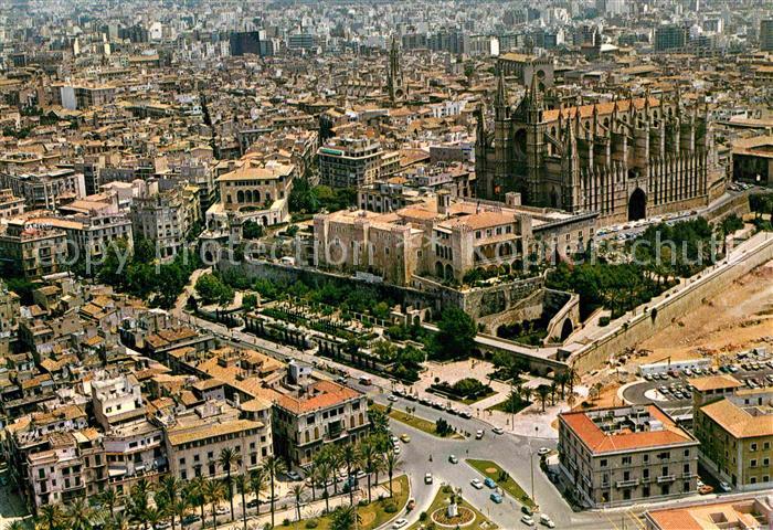 Palma de Mallorca La Catedral y el Palacio de la Almudaina