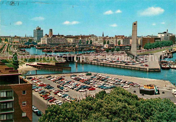 Rotterdam Gezicht op de stad met het monument De Boeg