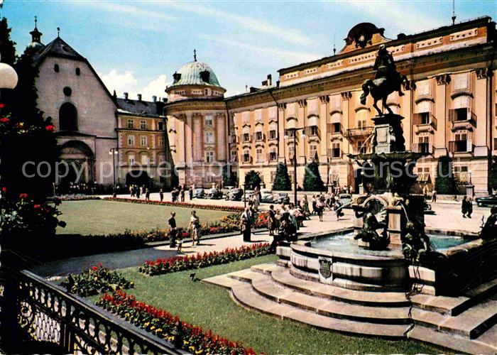 Innsbruck Hofburg mit Leopoldsbrunnen und Hofkirche