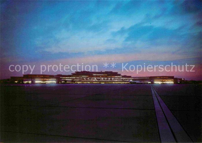 Koeln Rhein Flughafen Koeln Bonn bei Nacht