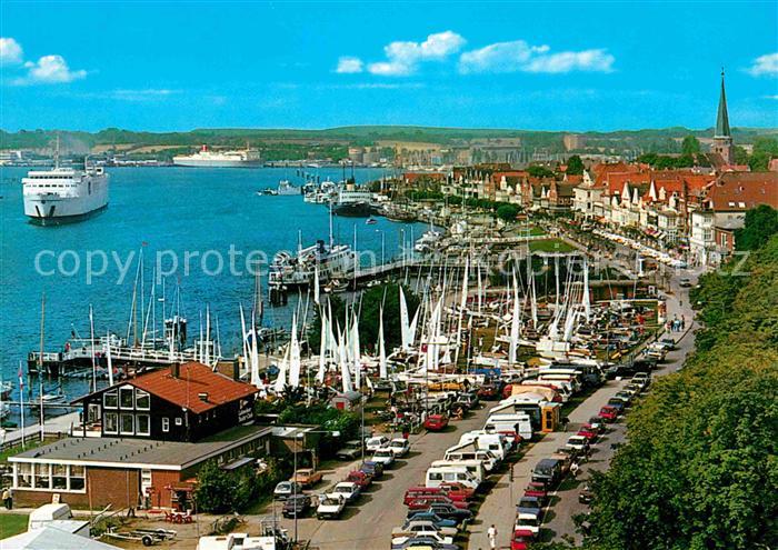 Travemuende Ostseebad Blick vom alten Leuchtturm auf die Travemuender Woche