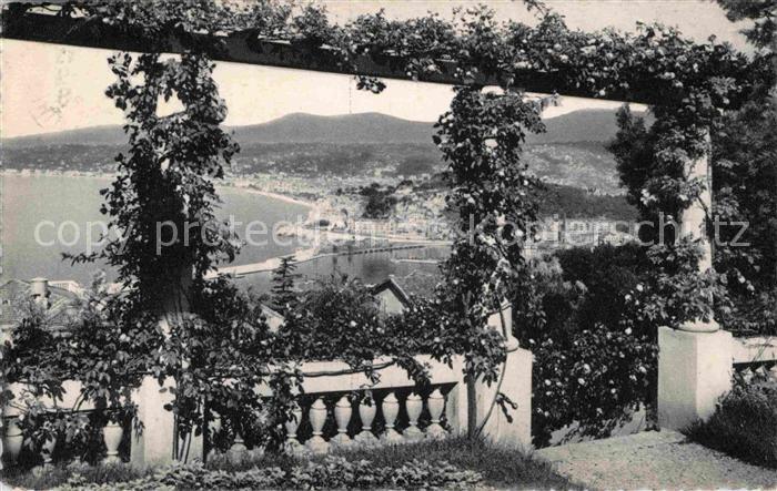Nice Alpes Maritimes Vue prise entre les pergolas fleuries