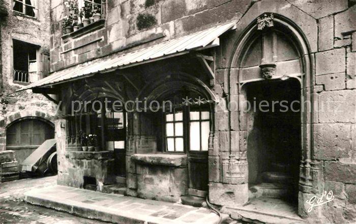 Besse-et-Saint-Anastaise Maison de la Boucherie Facade et Escalier Renaissance