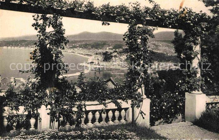 Nice Alpes Maritimes Vue prise entre les pergolas fleuries