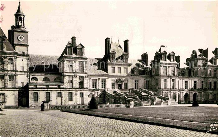 Fontainebleau Seine et Marne Palais Cour des Adieux Schloss
