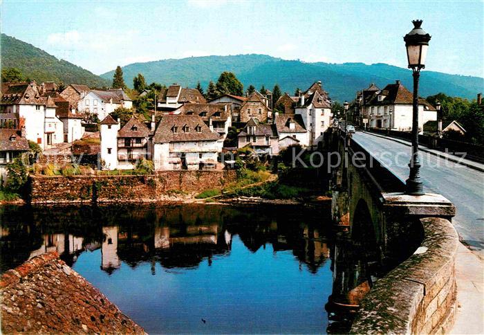 Argentat Maisons aux toits de lauzes Pont Dordog