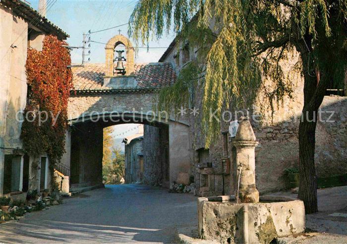 Tourtour Fontaine et le Porche de l'Eglise Saint Denis