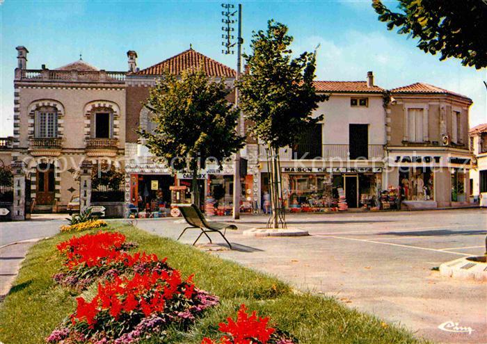 Montbron La place et maison de la presse