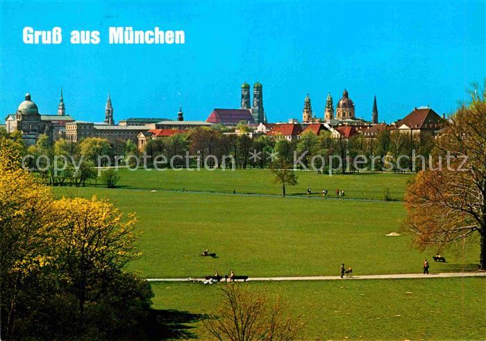 Muenchen Bayern Stadtsilhouette vom Englischen Garten Frauenkirche