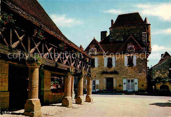 Domme La Halle et la maison du Gouverneur XVI siecle