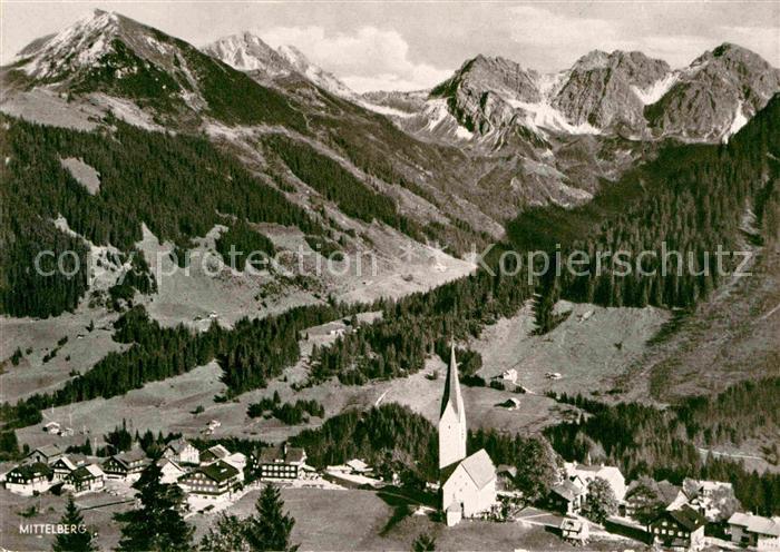 Mittelberg Kleinwalsertal Panorama mit Hammerspitze Schuesser Schafalpen