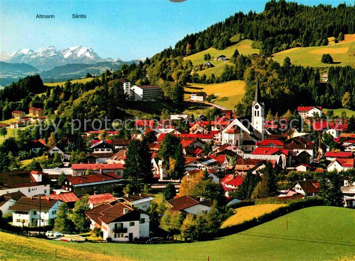 Oberstaufen Oberallgaeu Bayern Ortsansicht mit Kirche Schrothkurort Blick zum A