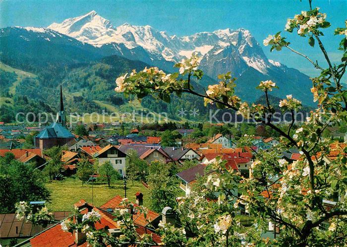 GARMISCH-PARTENKIRCHEN Bayern Panorama Kurort gegen Zugspitzgruppe Wettersteinge