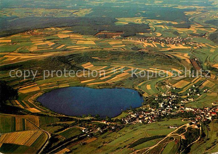 Schalkenmehren mit Schalkenmehrener Maar Fliegeraufnahme