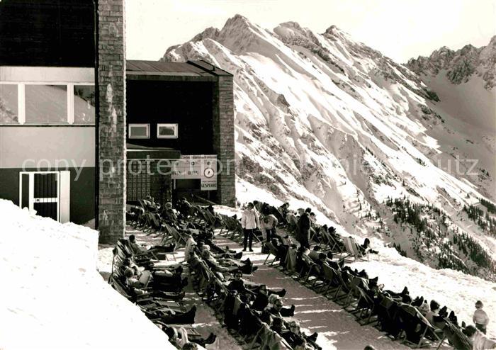 Mittelberg Kleinwalsertal Walmendingerhornbahn Bergstation mit Elferkopf und Zwo