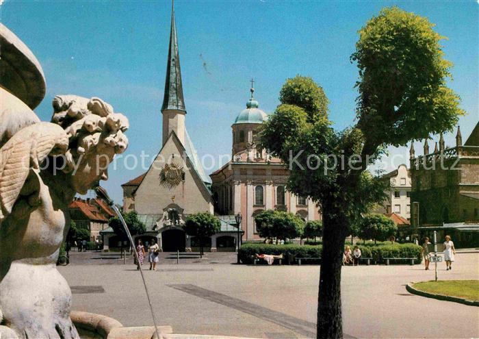 Altoetting Blick vom Marienbrunnen auf Gnadenkapelle und Magdalenenkirche
