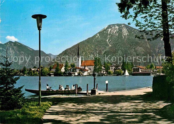 Rottach-Egern Uferpromenade Tegernsee mit Blick zum Wallberg Mangfallgebirge